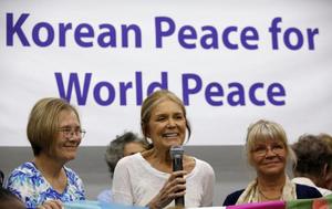 Activist Ann Wright on left activist/ feminist Gloria Steinem (C) speaks at a news conference before the WomenCrossDMZ group leaves for North Korea's capital Pyongyang, at a hotel in Beijing, China, May 19, 2015. REUTERS/Kim Kyung-Hoon